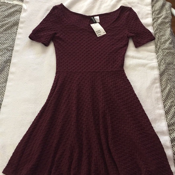 H&M Dresses & Skirts - H&M burgundy dress